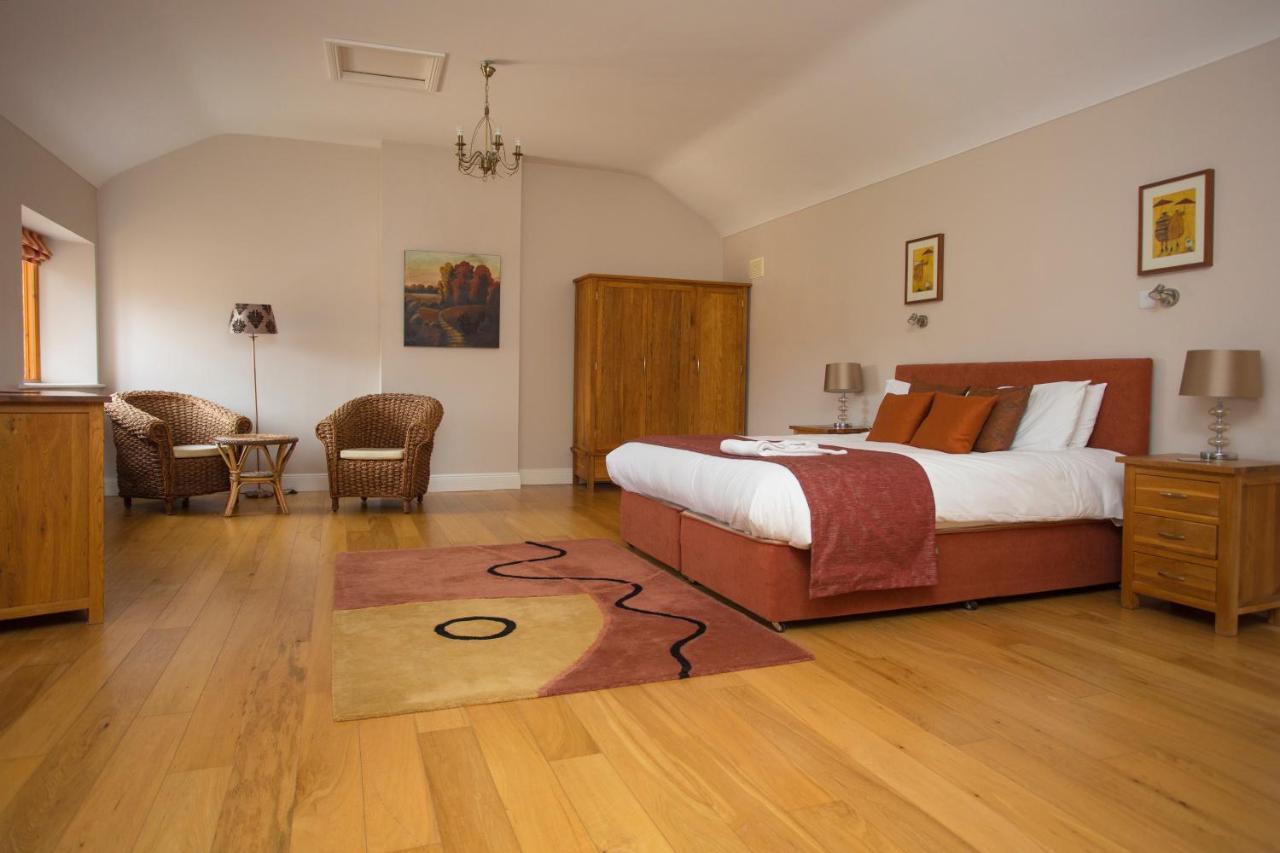Decoy Country Cottages Navan Eksteriør bilde