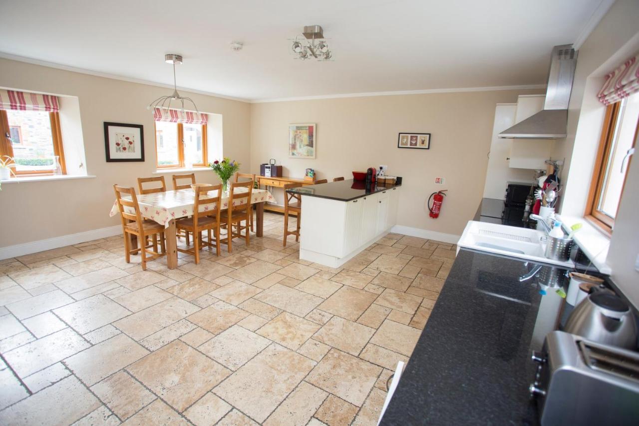 Decoy Country Cottages Navan Eksteriør bilde