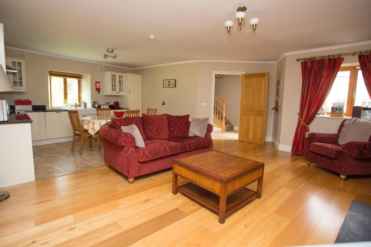 Decoy Country Cottages Navan Eksteriør bilde