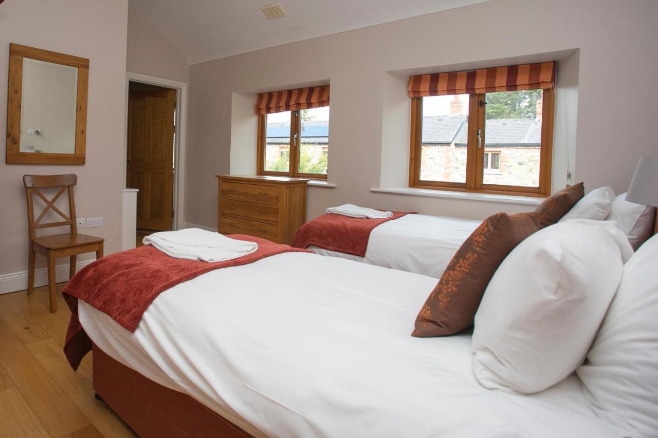 Decoy Country Cottages Navan Eksteriør bilde
