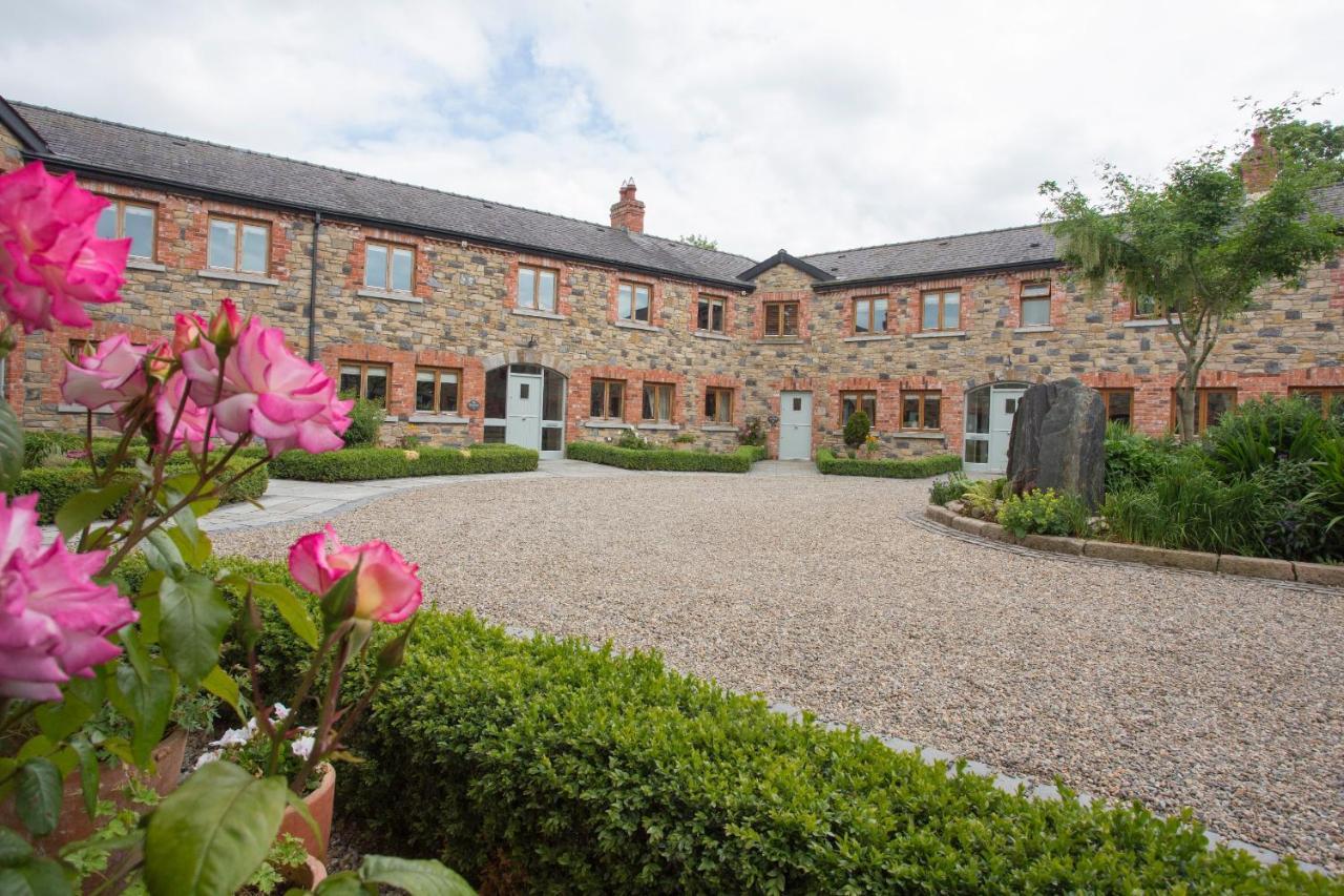 Decoy Country Cottages Navan Eksteriør bilde